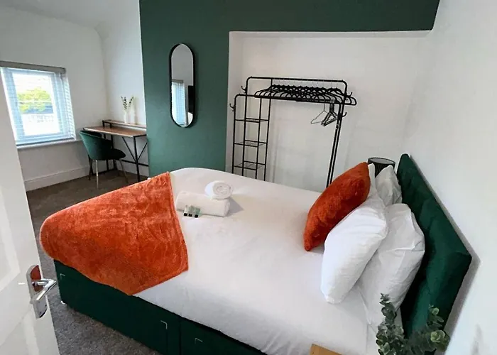 Large 4 Bed Home - Fast Wifi, Smart Tv\'S & Free Parking - Near A66