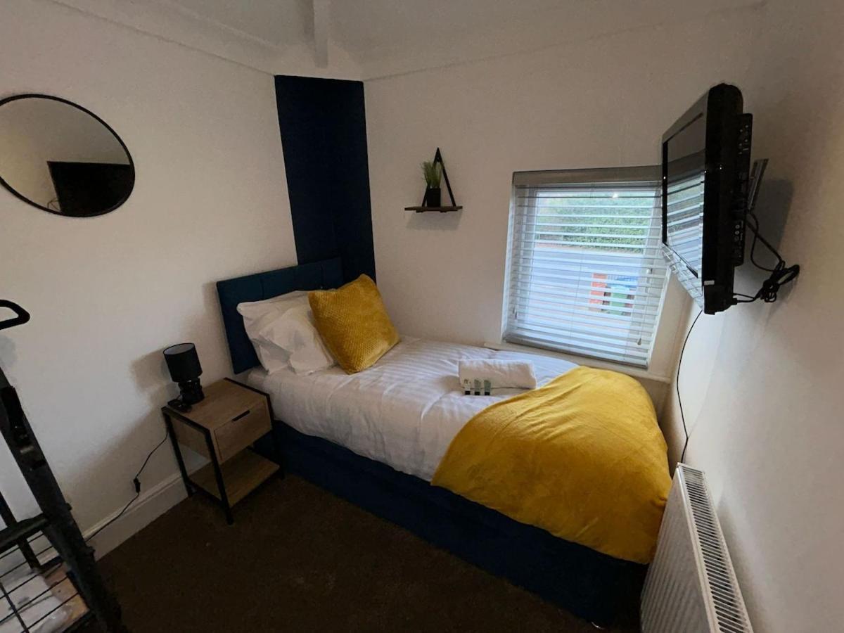Large 4 Bed - Fast Wifi, Smart Tv's & Free Parking - Near A66 Apartamento Stockton-on-Tees