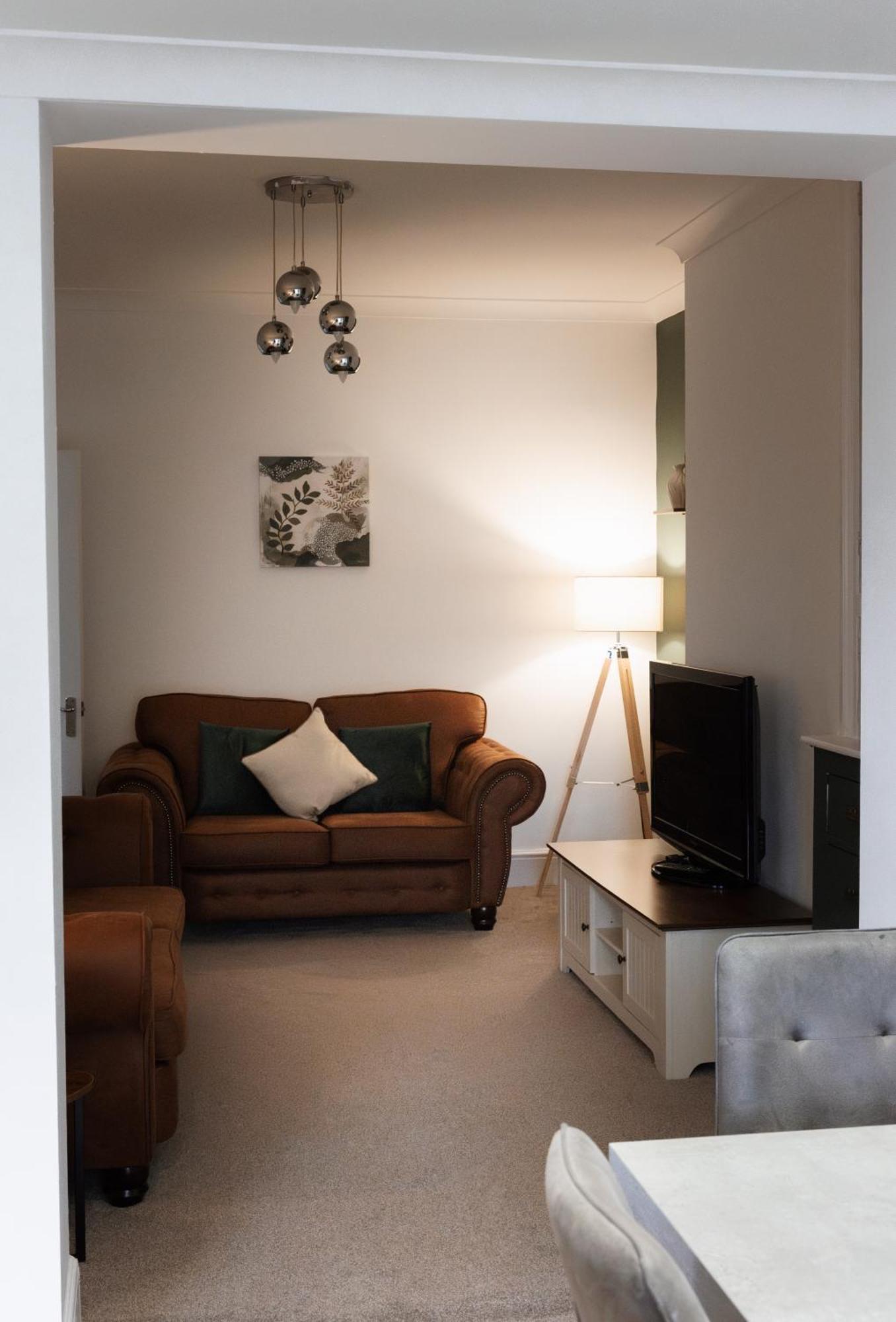 Apartamento Large 4 Bed - Fast Wifi, Smart Tv's & Free Parking - Near A66