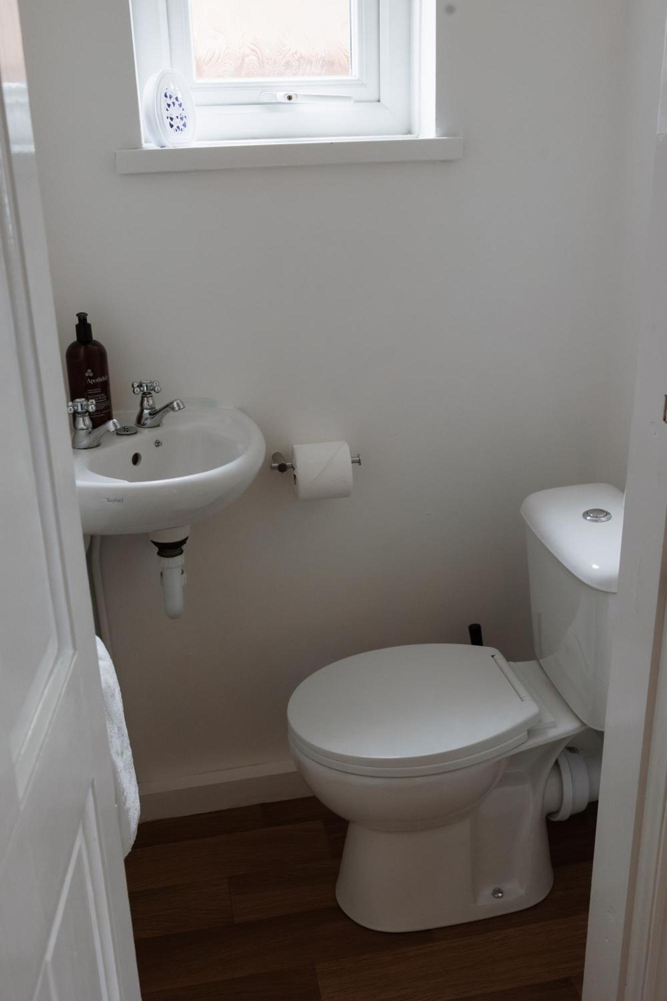 Apartamento Large 4 Bed - Fast Wifi, Smart Tv's & Free Parking - Near A66