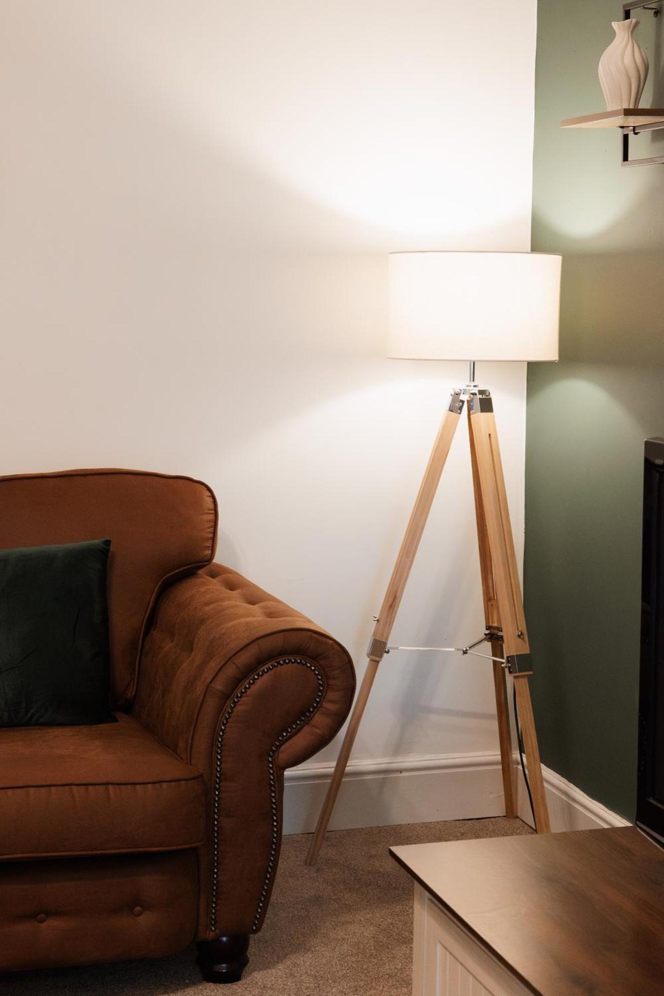 Large 4 Bed - Fast Wifi, Smart Tv's & Free Parking - Near A66 Apartamento *