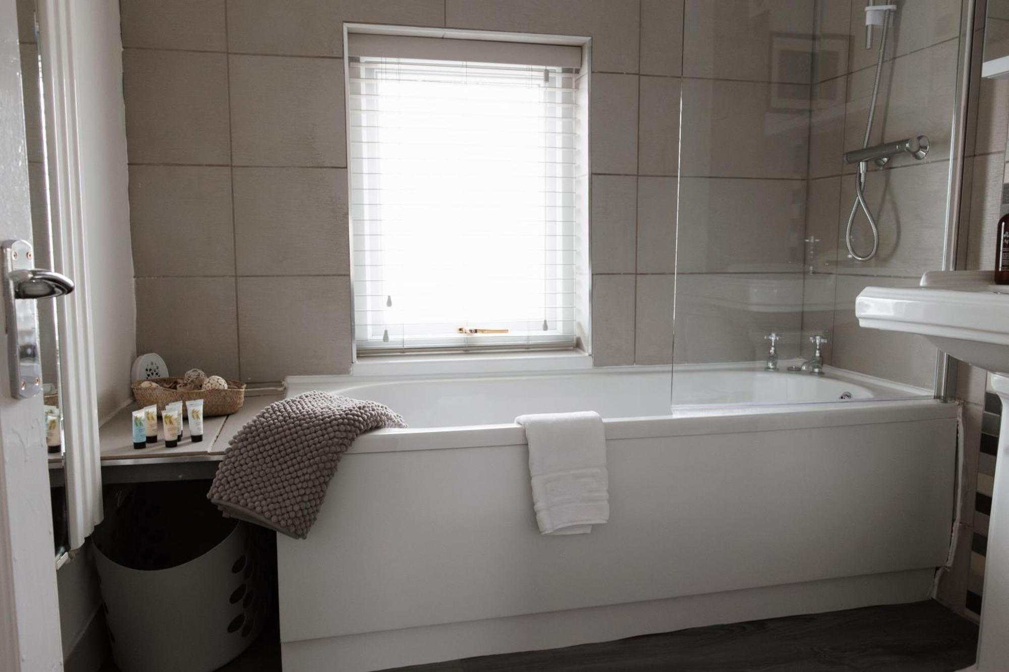 Apartamento Large 4 Bed - Fast Wifi, Smart Tv's & Free Parking - Near A66 Stockton-on-Tees