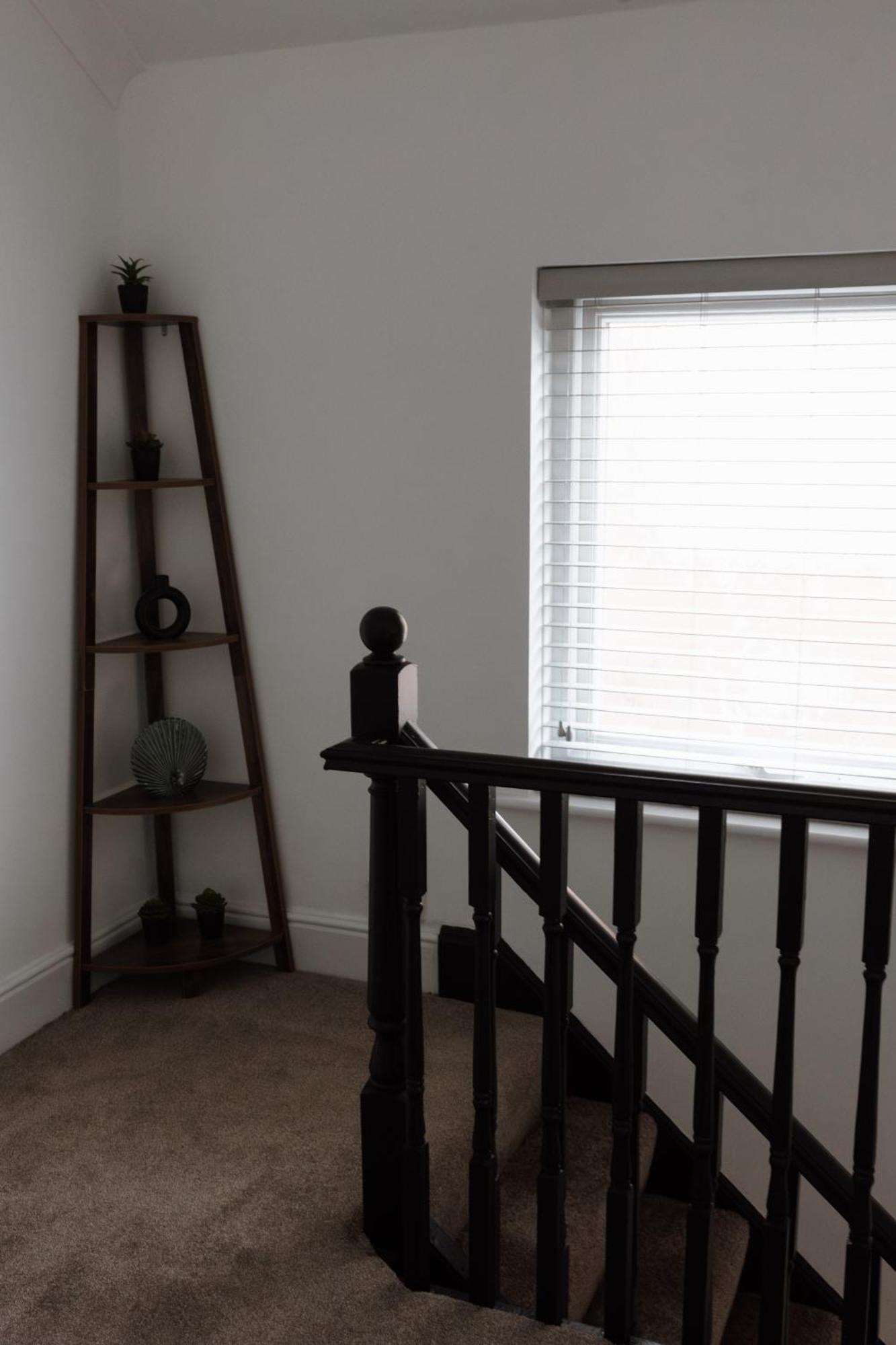 Large 4 Bed - Fast Wifi, Smart Tv's & Free Parking - Near A66 Apartamento *