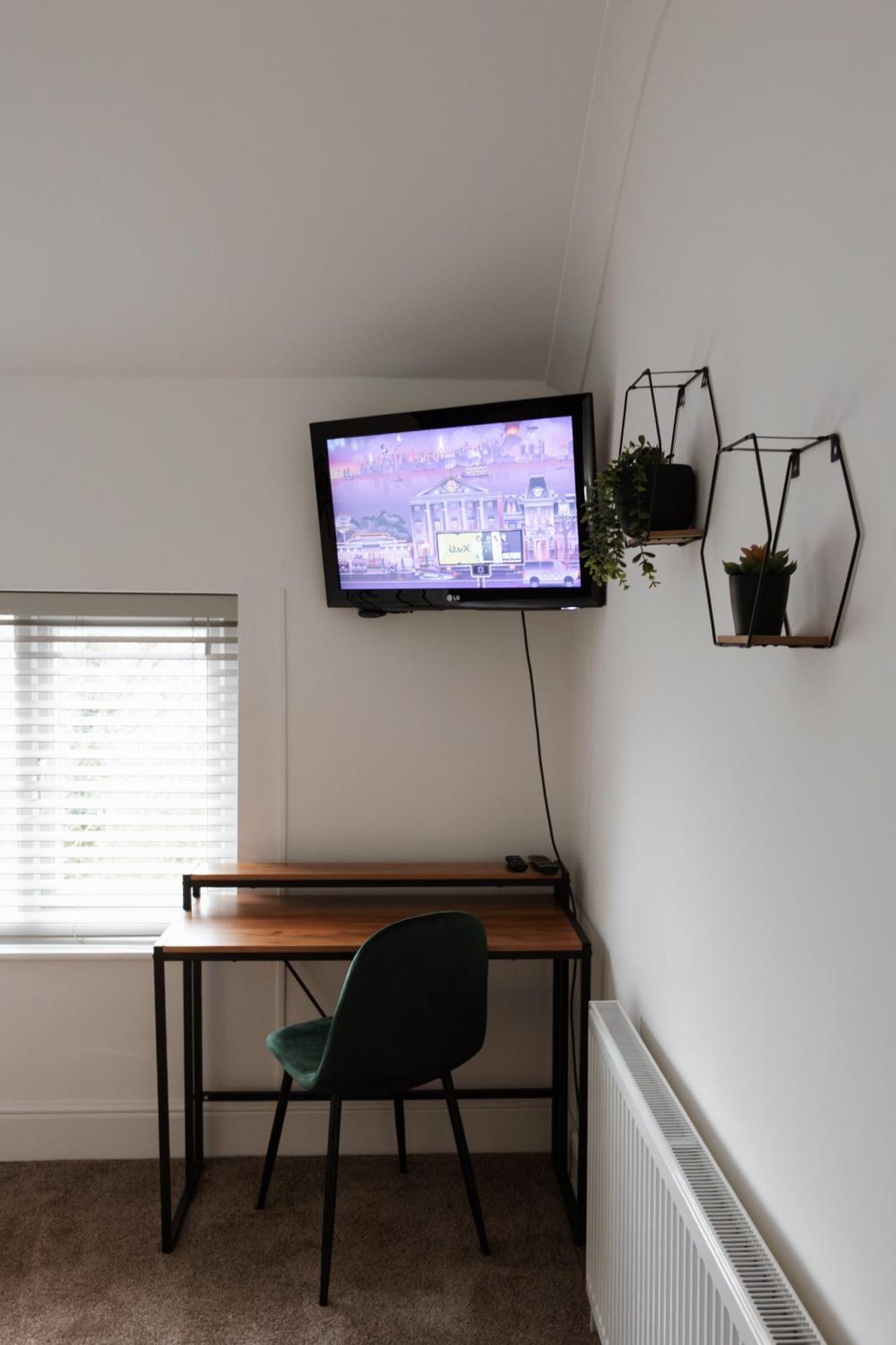 Large 4 Bed - Fast Wifi, Smart Tv's & Free Parking - Near A66 Stockton-on-Tees