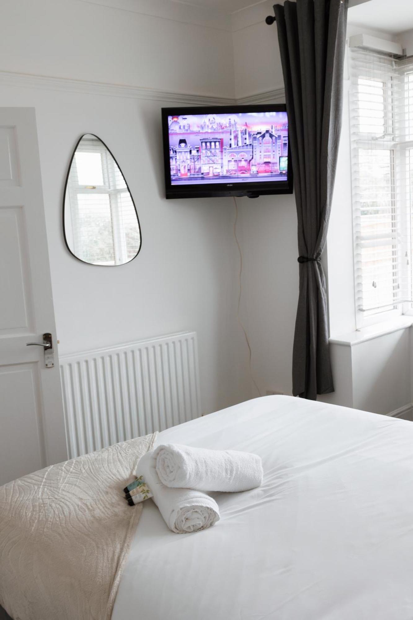 Large 4 Bed - Fast Wifi, Smart Tv's & Free Parking - Near A66 * Stockton-on-Tees