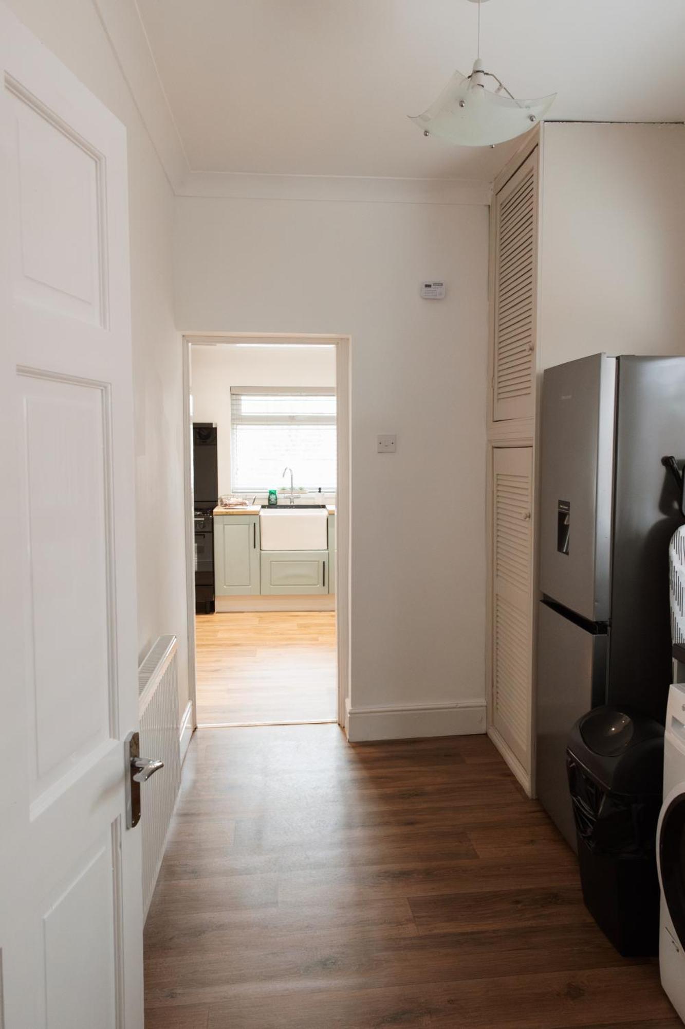 Large 4 Bed - Fast Wifi, Smart Tv's & Free Parking - Near A66 *