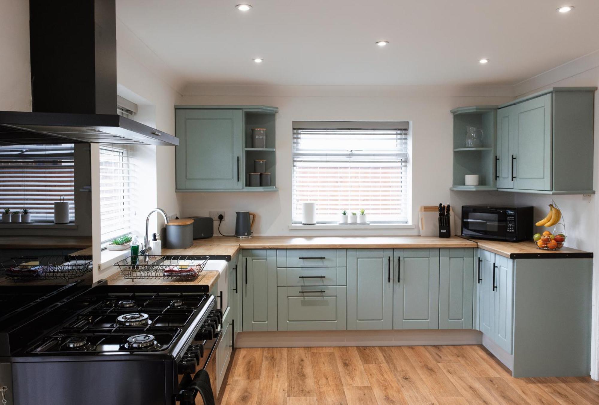 Large 4 Bed - Fast Wifi, Smart Tv's & Free Parking - Near A66 Apartamento
